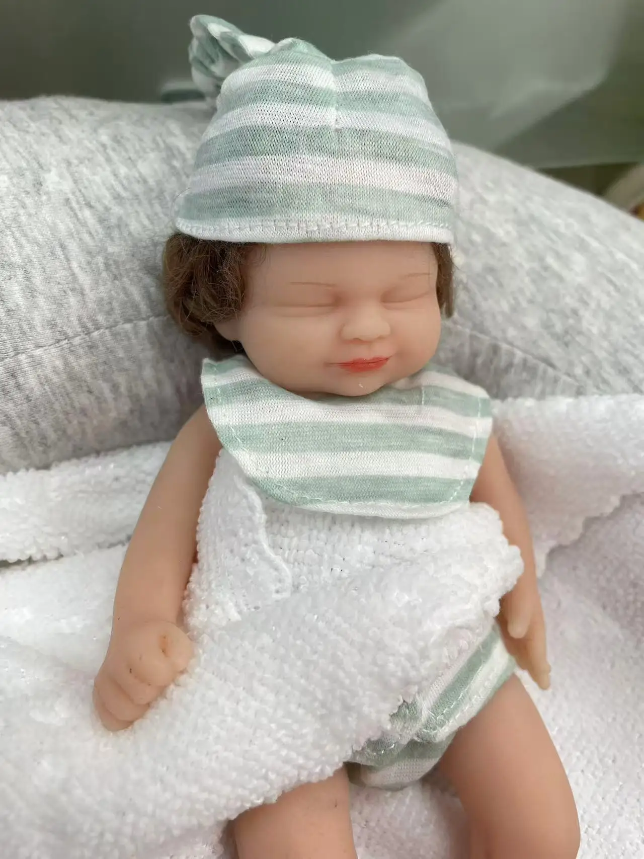 6-calowe Reborn Baby Full Body Silicone April/Hayley/Twin A/Lucas Dolls Reborn Doll Bardzo miękkie w dotyku antystresowe lalki