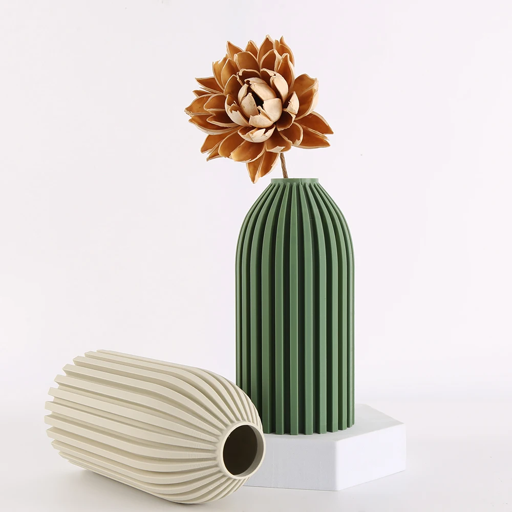 عبر الحدود موراندي - مزهريات مخططة عمودية ملونة. تتوفر ألوان متعددة، مناسبة للزهور المجففة والطازجة -