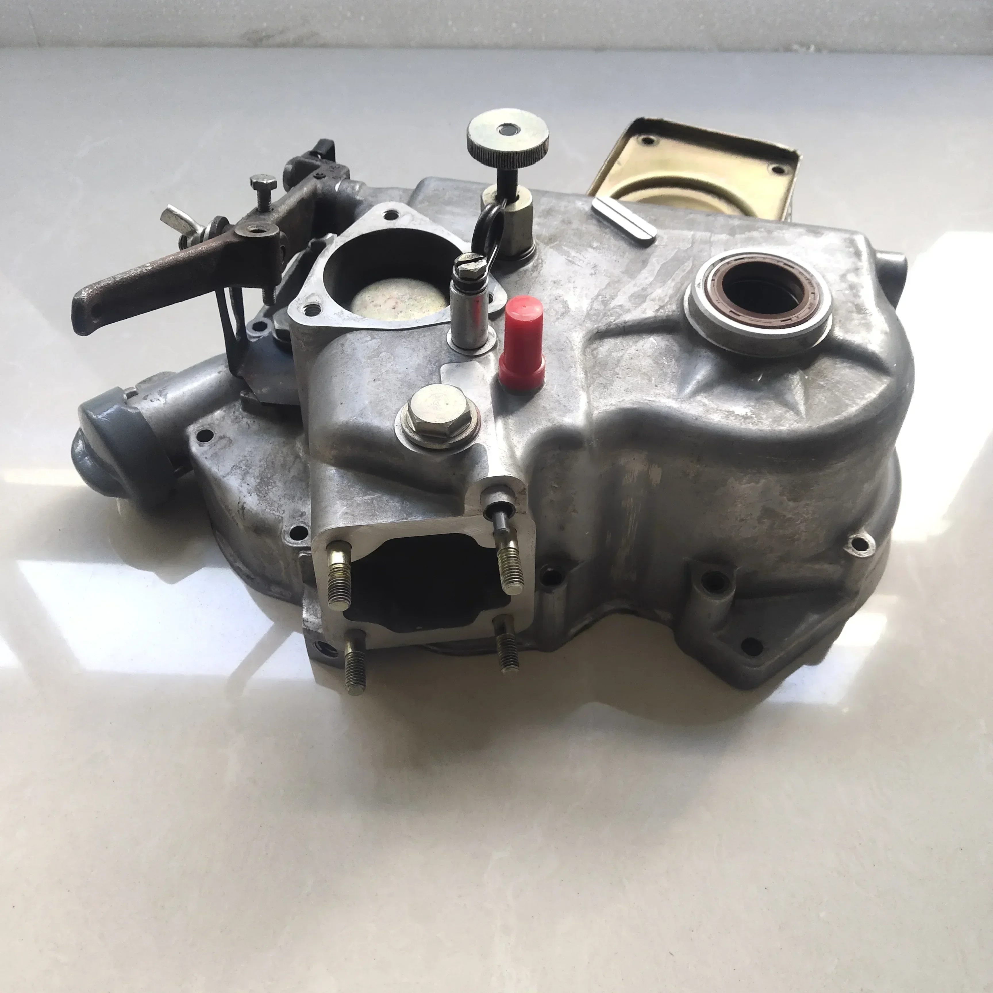 Дешевая и тонкая часть двигателя с горячей продажей F2L511 Передняя крышка в сборе