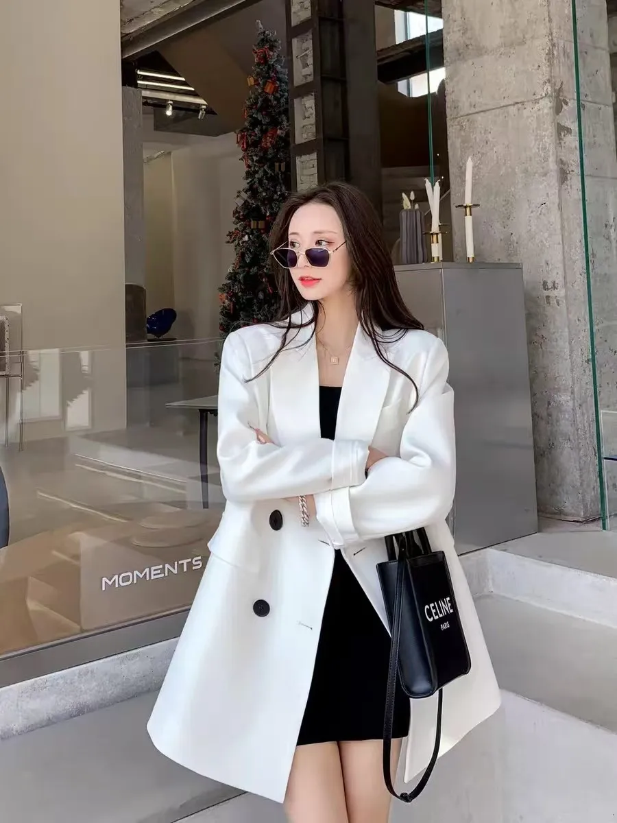 Рисунок 6 - Женский пиджак цвета хаки