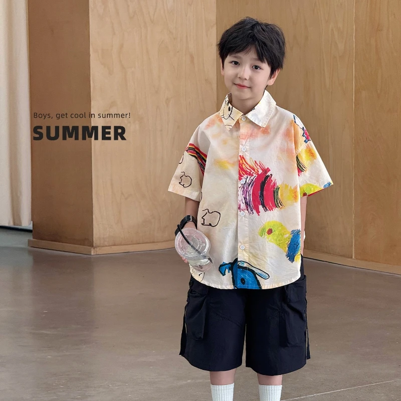 

2025 летняя новая детская одежда для мальчиков, детская рубашка с короткими рукавами и рисунком в иностранном стиле