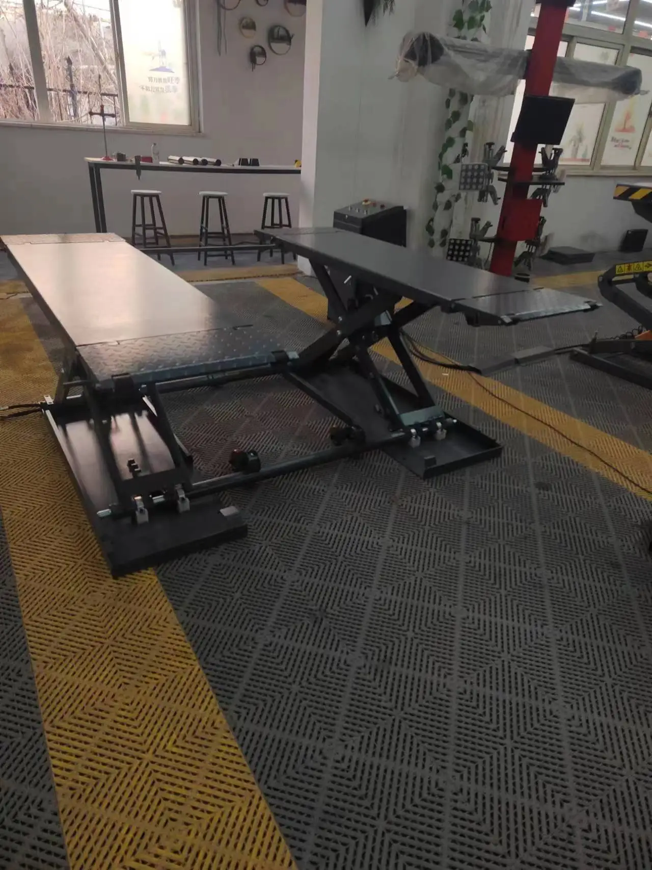 DELILAI Double Cylinder Hydraulic Mid Rise Portable Scissor Car Lift 3.5T Lifting Height 1200mm For Auto Repair Garage Workshop