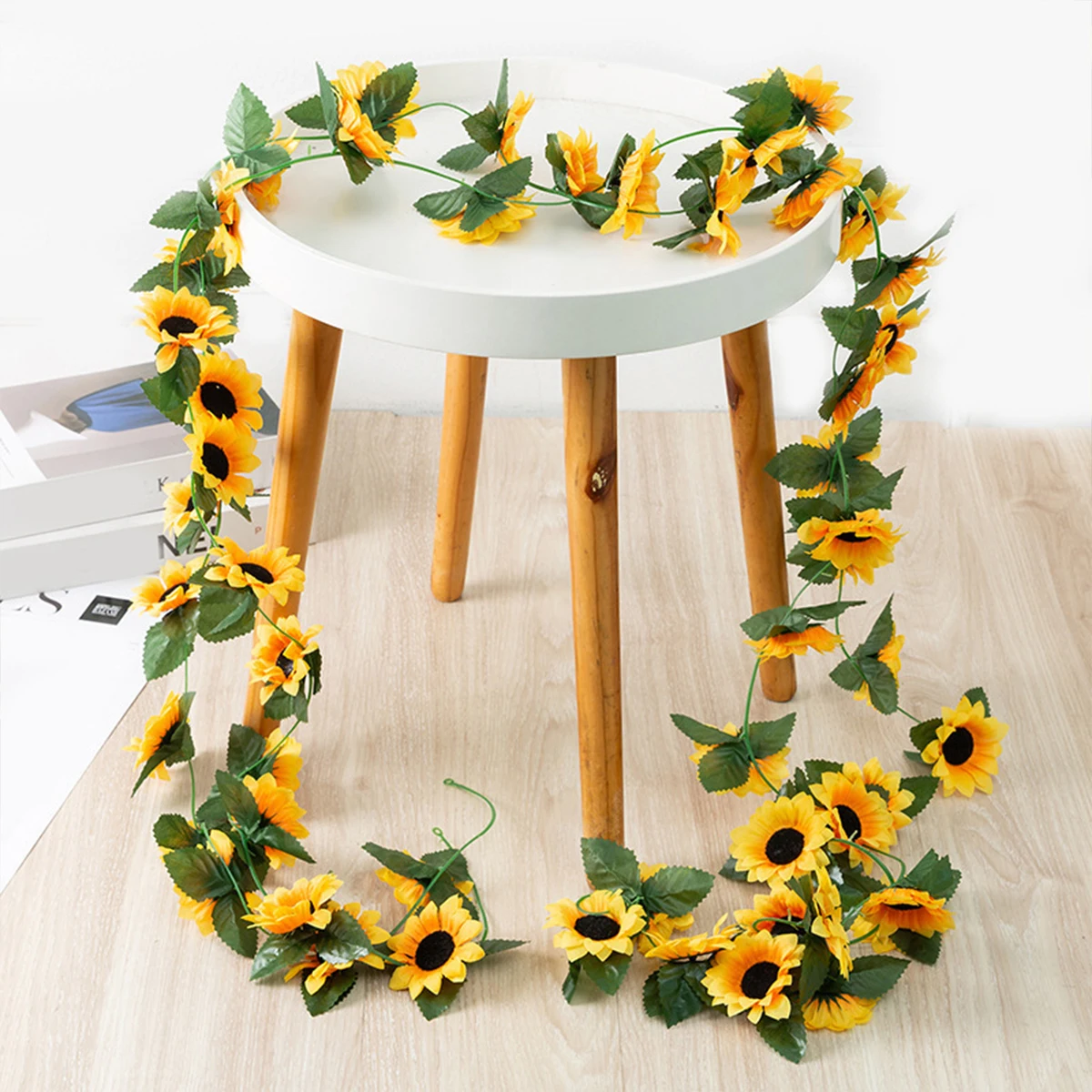 

Artificial Sunflower Garland Silk Weatherproof Faux Sunflower Chain for Wedding Garden Balcony Wall Decoration Party Table Decor