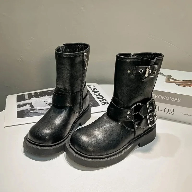 Punta tonda piattaforma Kid Boot 2023 autunno/inverno British Boy Leather Boot Fashion Girl Knight Boot stivaletto di medie dimensioni scarpa per