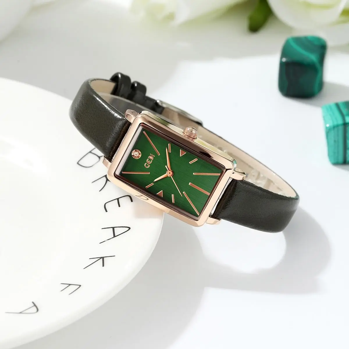Retro stylesmall square dial women's watch light and compact highend leather strap  ladies quartz watch ladies watch series