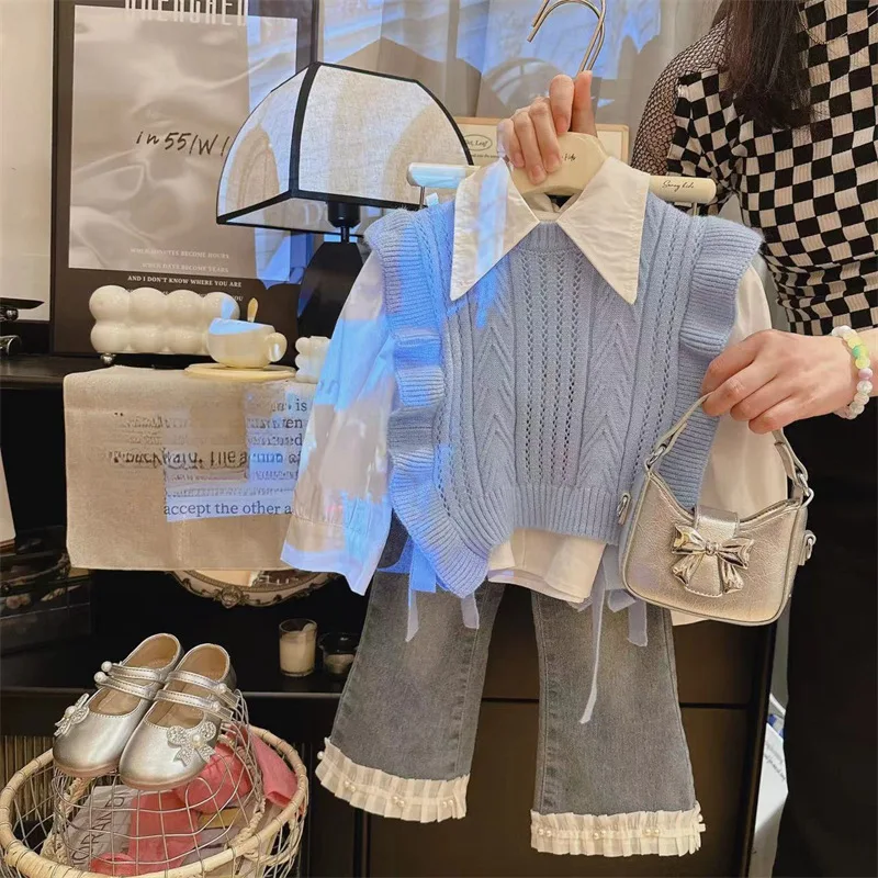 

Весенние и осенние комплекты одежды для девочек, трикотажная рубашка, майка + рубашка с белым воротником + джинсы, комплект из трех предметов, милый детский комплект свитера