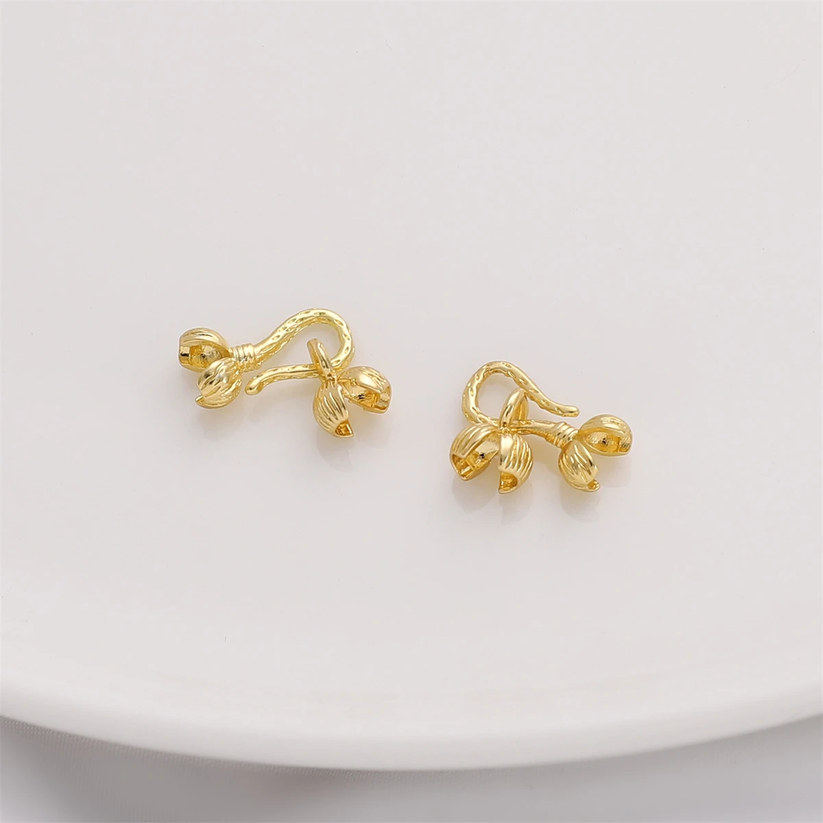 1Set 14K Gold Plated Brass Crimp Clasp Chinese Style Floral Fish Hook Clasp for Necklace Bracelet DIY Jewelry Making Findings