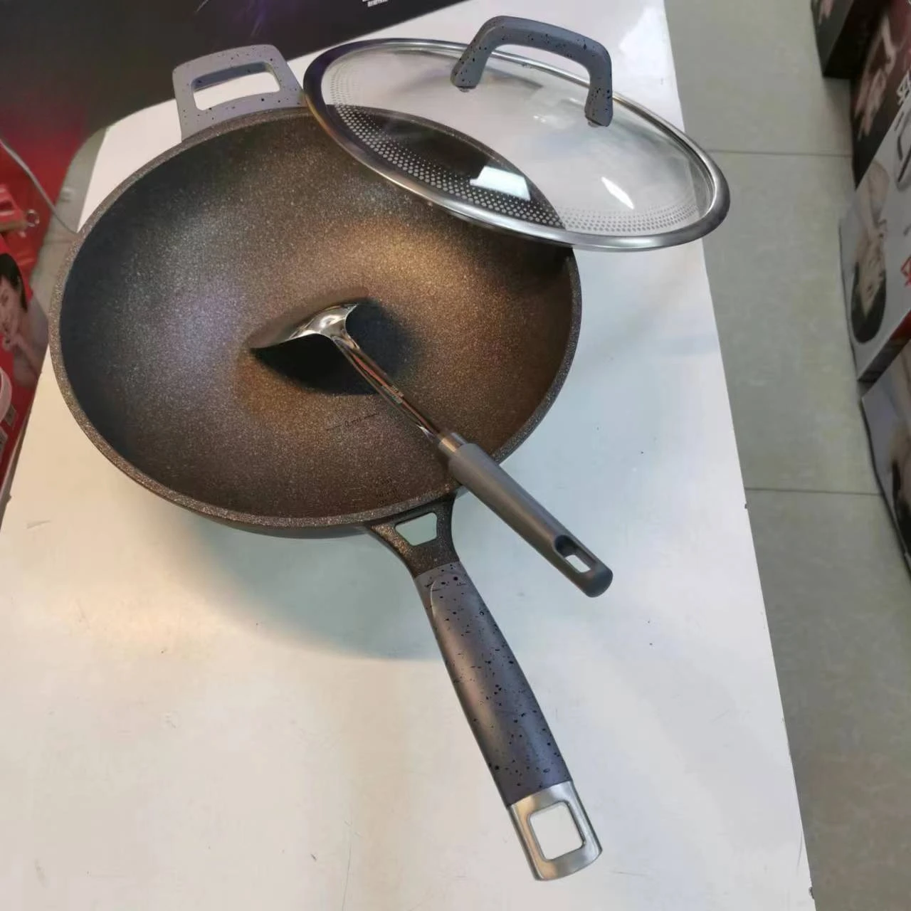 

Philosopher's Stone Light Luxury Non-stick Wok (30/32CM) Non-stick Wok Shovel Resistant