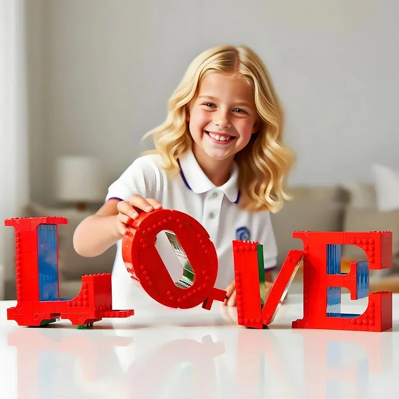 791 ชิ้น โมเดลสร้างสรรค์ รูปปั้น LOVE ตัวต่อประกอบรูปเด็กชายเด็กหญิง ของเล่นตัวต่อประกอบ ของขวัญวันเกิด วันคริสต์มาส 31214