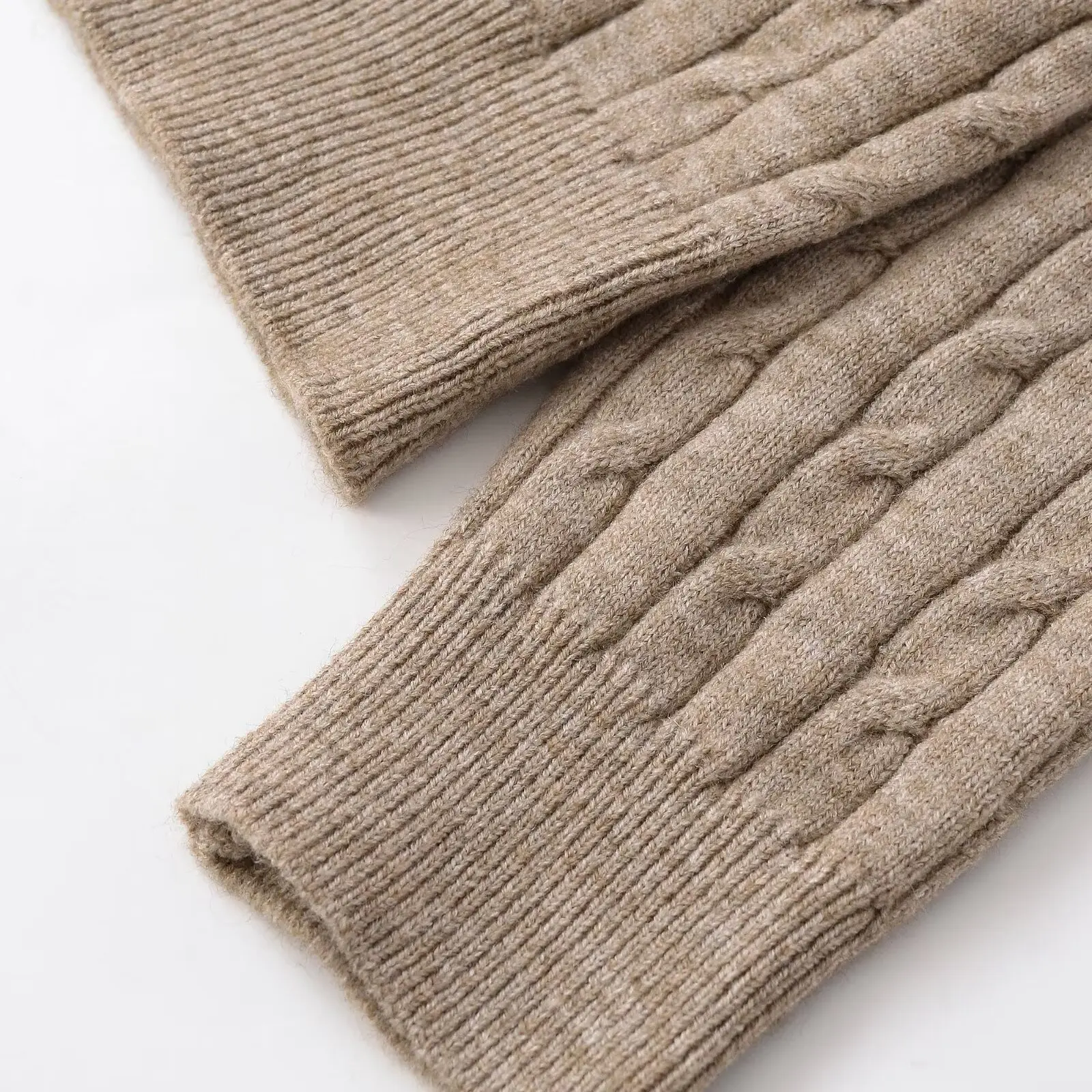 เสื้อสเวตเตอร์ถักไหมพรมแบบเรียบง่ายทันสมัย แขนยาว แปดเส้นใย สำหรับผู้หญิง ผลิตจากเส้นใยโพลีเอสเตอร์คุณภาพพรีเมียม คอปกพับได้...