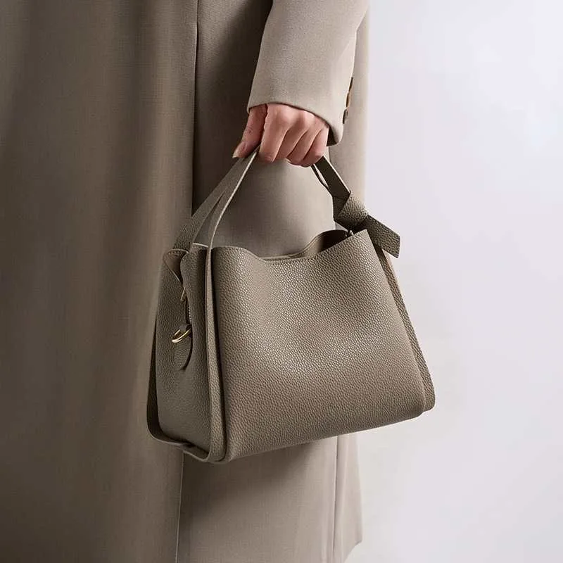 

Новое поступление осени/зимы 2025: модная сумка-мешок, высококачественная сумка большой вместимости, стильная женская дорожная сумка