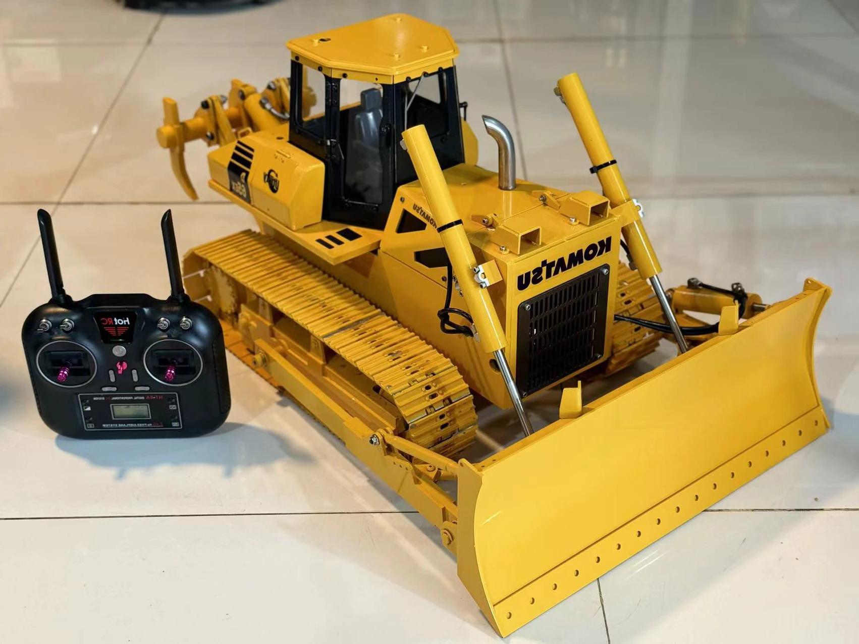 B-M New D65EX 1/10 Remote Control Hydraulic Bulldozer Model