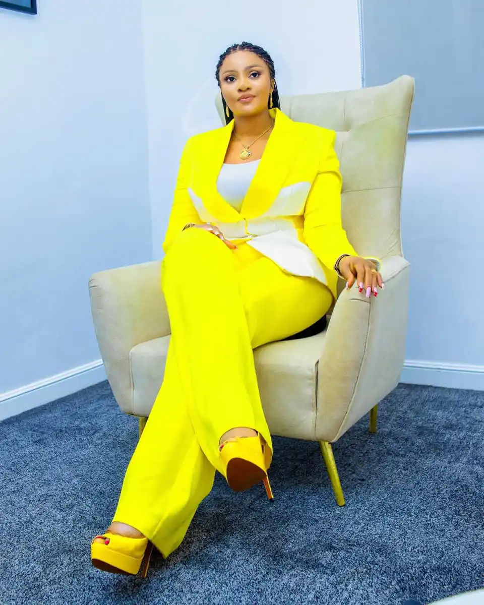 Trajes de pantalones de mujer de color amarillo brillante, ropa Formal de manga larga de talla grande, chaqueta personalizada para fiesta de graduación y cumpleaños, 2 piezas