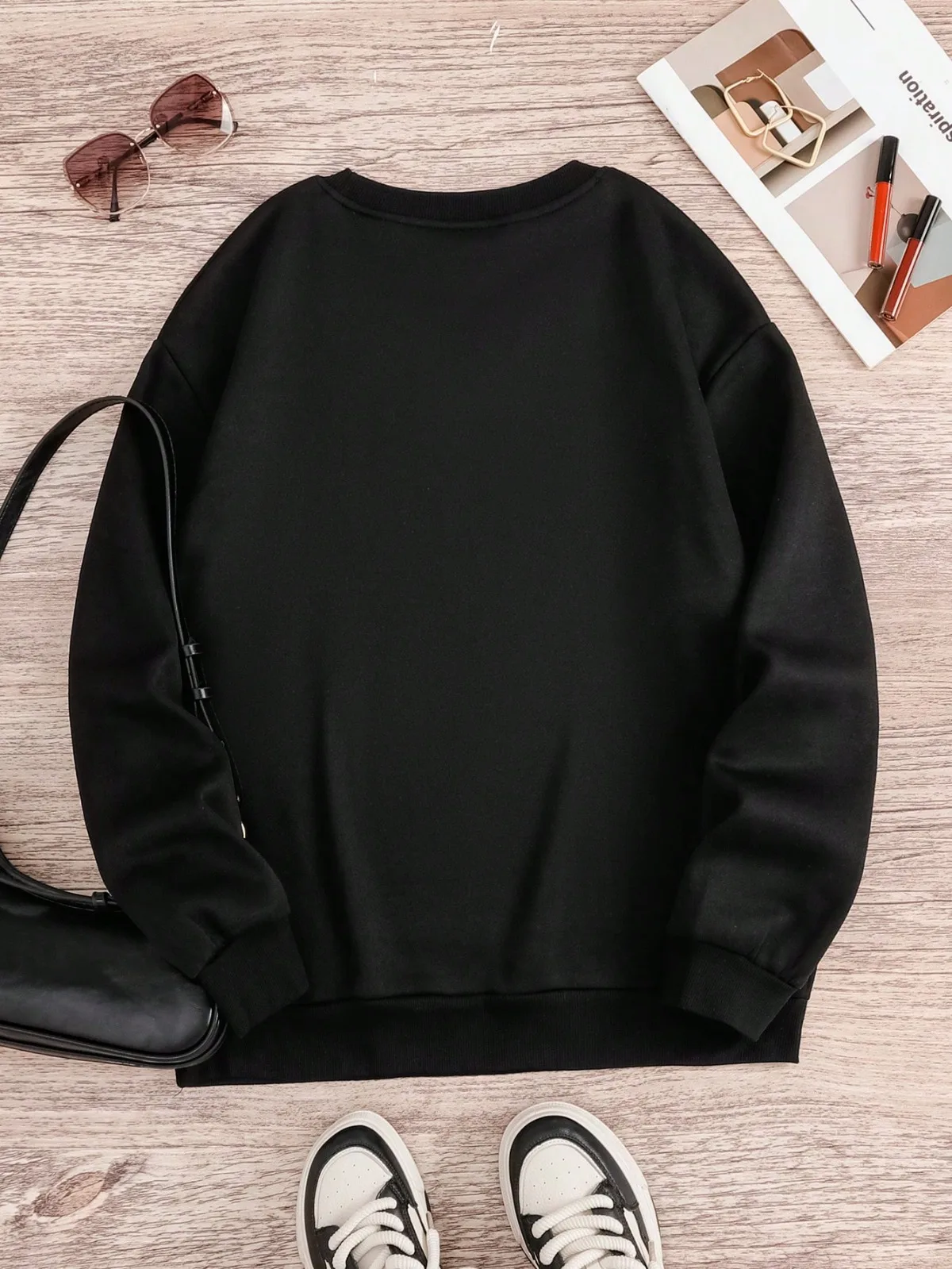 เสื้อสเวตเชิ้ตผู้หญิงลายฮาโลวีน สไตล์สตรีทแวร์สุดสร้างสรรค์ ไอเดียของขวัญสุดสนุก ลายพิมพ์หัวกะโหลกและแม่มด พร้อมข้อความตลกๆ บนเสื้อ