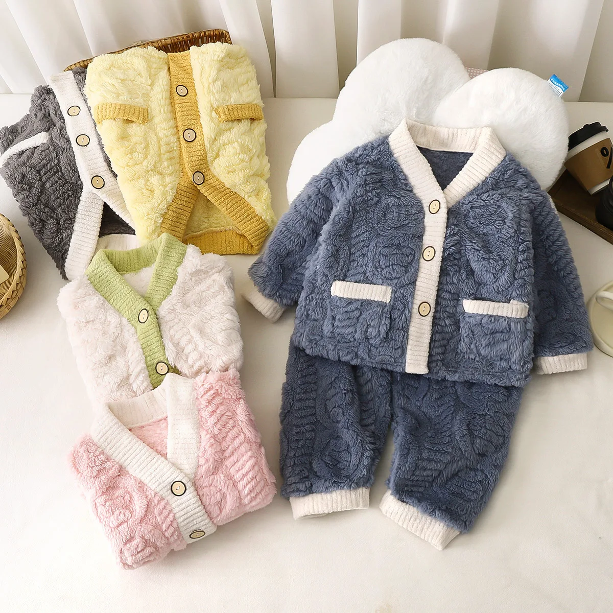 New models 0-5-year-old children\'s flavored pajamas set in winter thickened and warm boys, girl pajamas girl cute pajamas suits