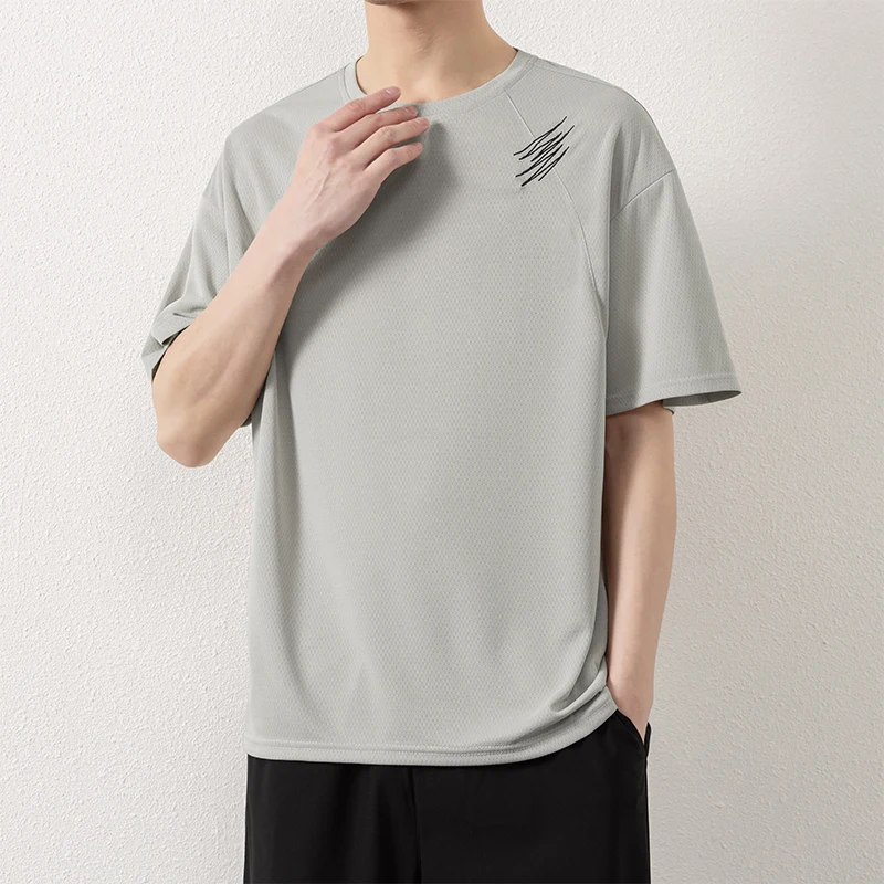 

2026 Summer New Style Men's Lightweight, Breathable, Loose-Fitting Base Shirt for Teenagers for Outdoor Sports, Sweat-Resistant
