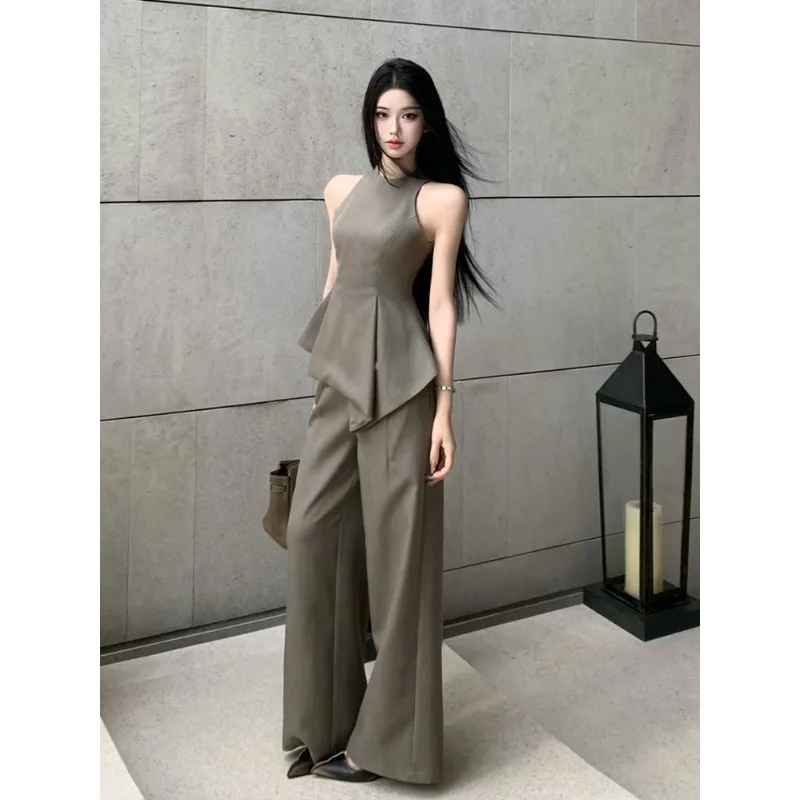 

Women's French Minimalist 2-Piece Sleeveless Asymmetric Top Wide Leg Pants