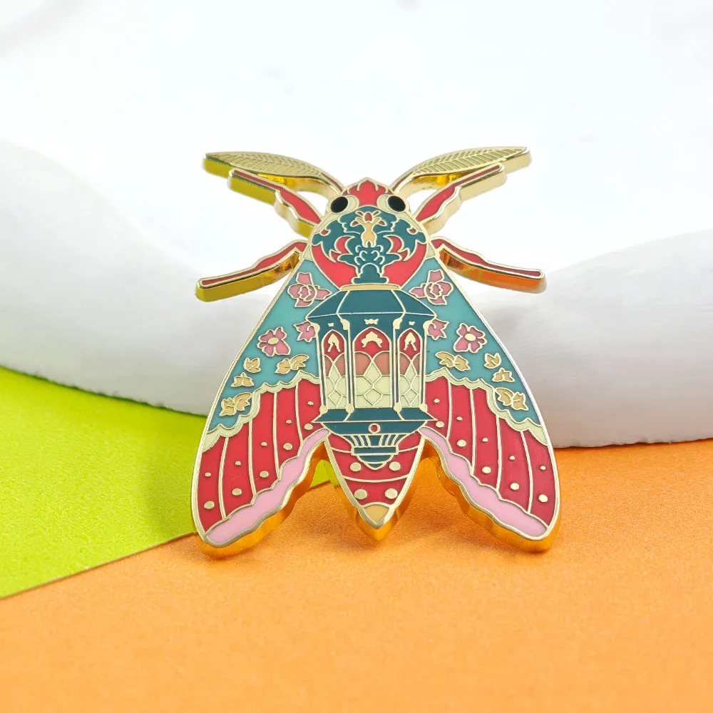 Gotische Motten-Emaille-Anstecknadel, Vintage-Laternenfliegen-Brosche, Hexerei-Magie-Insekten-Abzeichen, Retro-Cottagecore-Reversnadeln, Schmuck-Fangeschenk – Detail 4