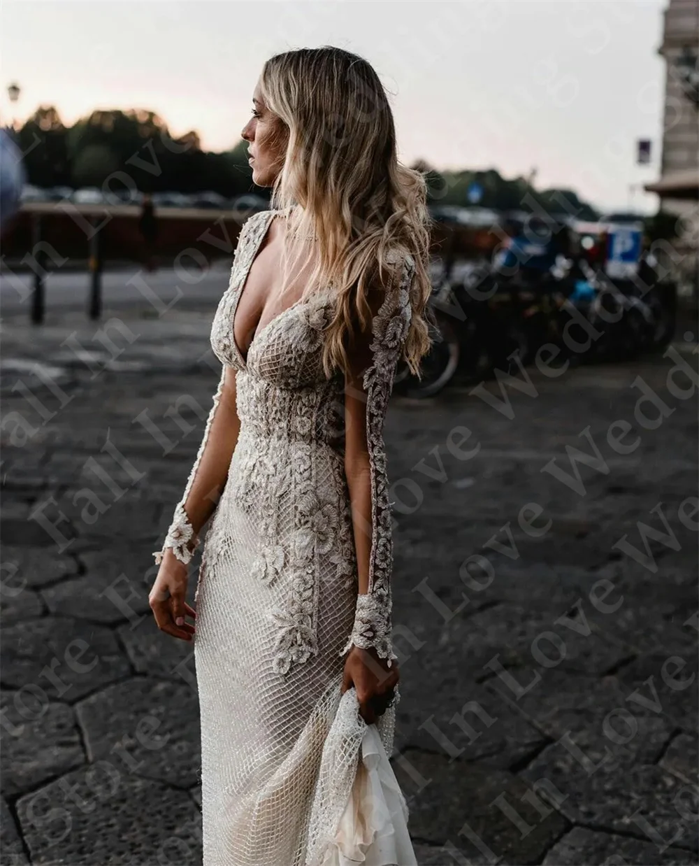 Slim Boho Mermaid Wedding Dresses Deep V-Neck Long Sleeves Lace Appliques Bridal Gowns Backless Sweep Train Beach Robe De Soiree