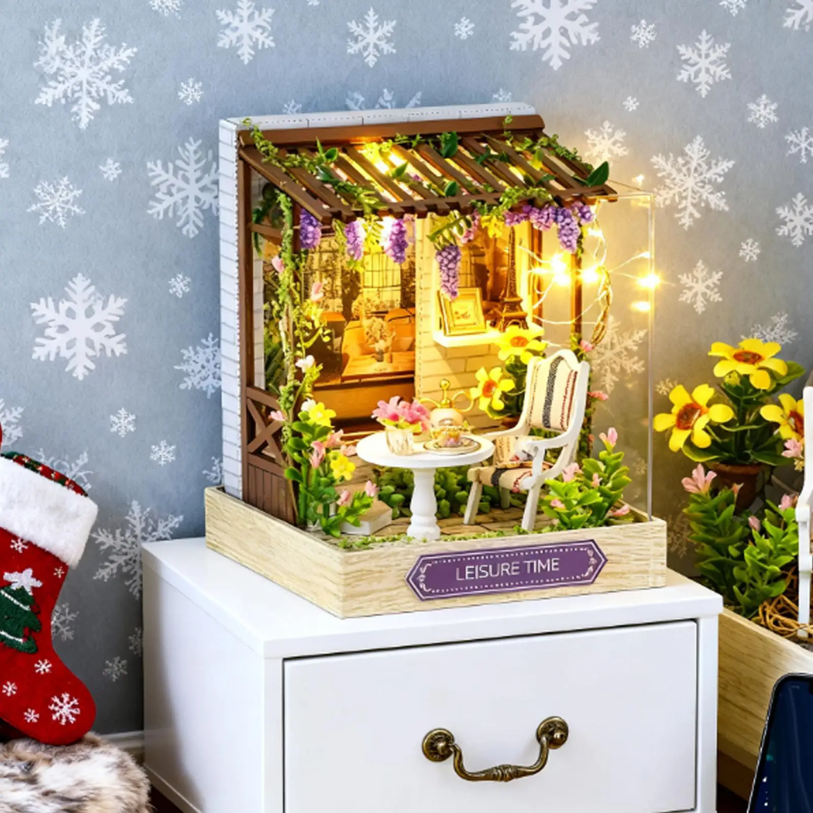 Kit de casa de muñecas en miniatura, artesanías de madera con cubierta antipolvo, estuche de exposición para adultos y niños, decoración para el hogar y la sala de estar, regalo de Navidad