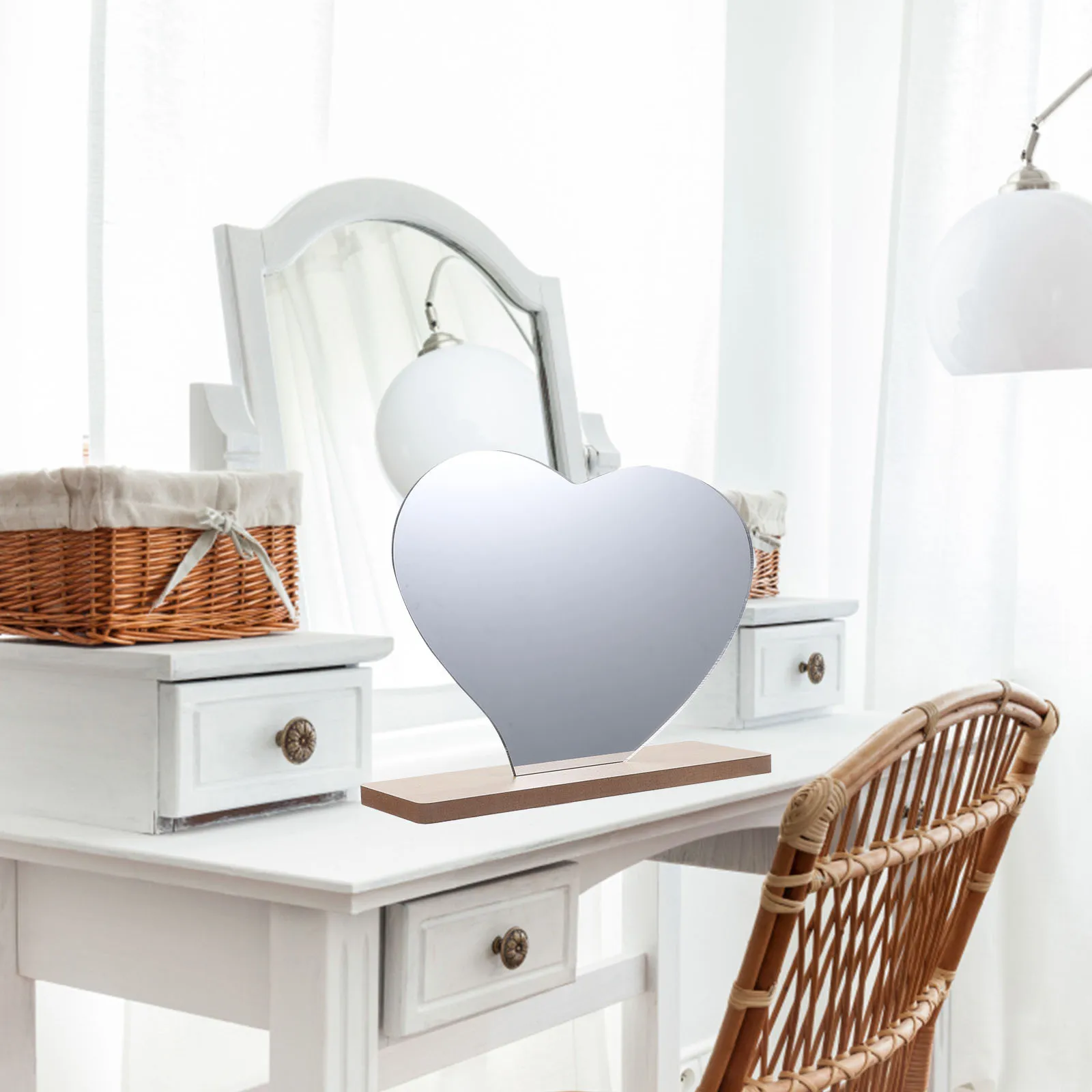 Hochwertiger, rahmenloser Herz-Make-up-Spiegel, glatte Oberfläche, Desktop-Spiegel für die tägliche Schönheitspflege, ästhetische Schreibtischdekoration