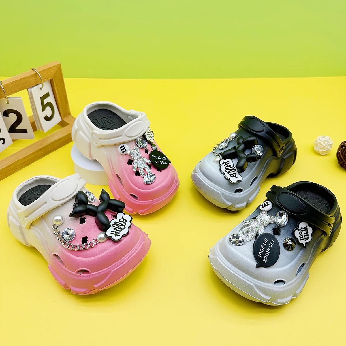 

Cute and Versatile Family Slippers for Boys and Girls, New Cartoon Balloon Dog Eva Clogs, Soft-Soled Non-Slip Toe-Cap Sandals 606