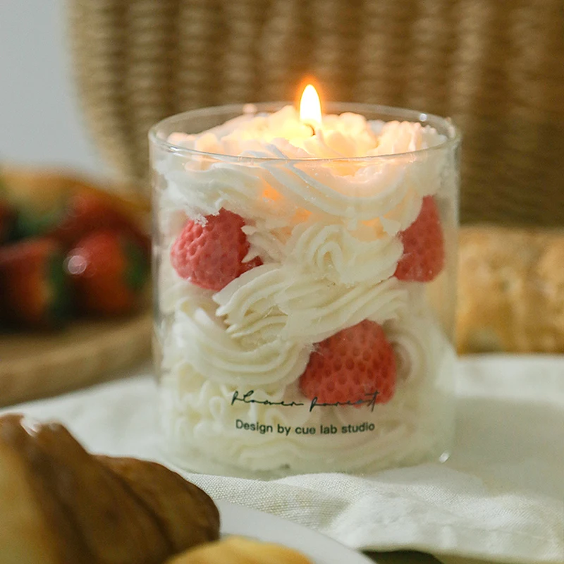 

Simulation Strawberry Cream Cake Scented Candles Soy Wax Fragrance Candle Glass Cup Birthday Gift Home Party Table Ornament