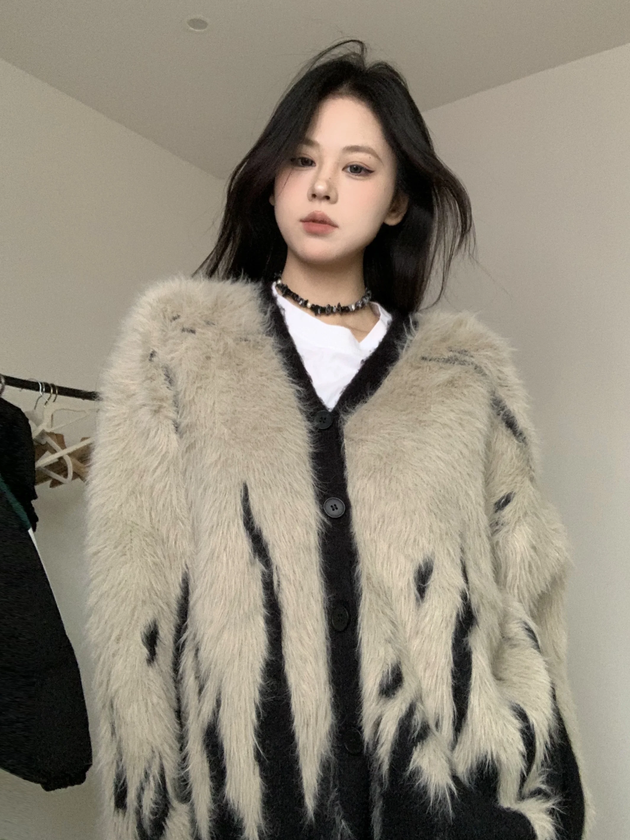 

BabyStudios Роскошный вязаный кардиган с длинным ворсом, теплый, осенне-зимний, с V-образным вырезом, на пуговицах, женский, модный