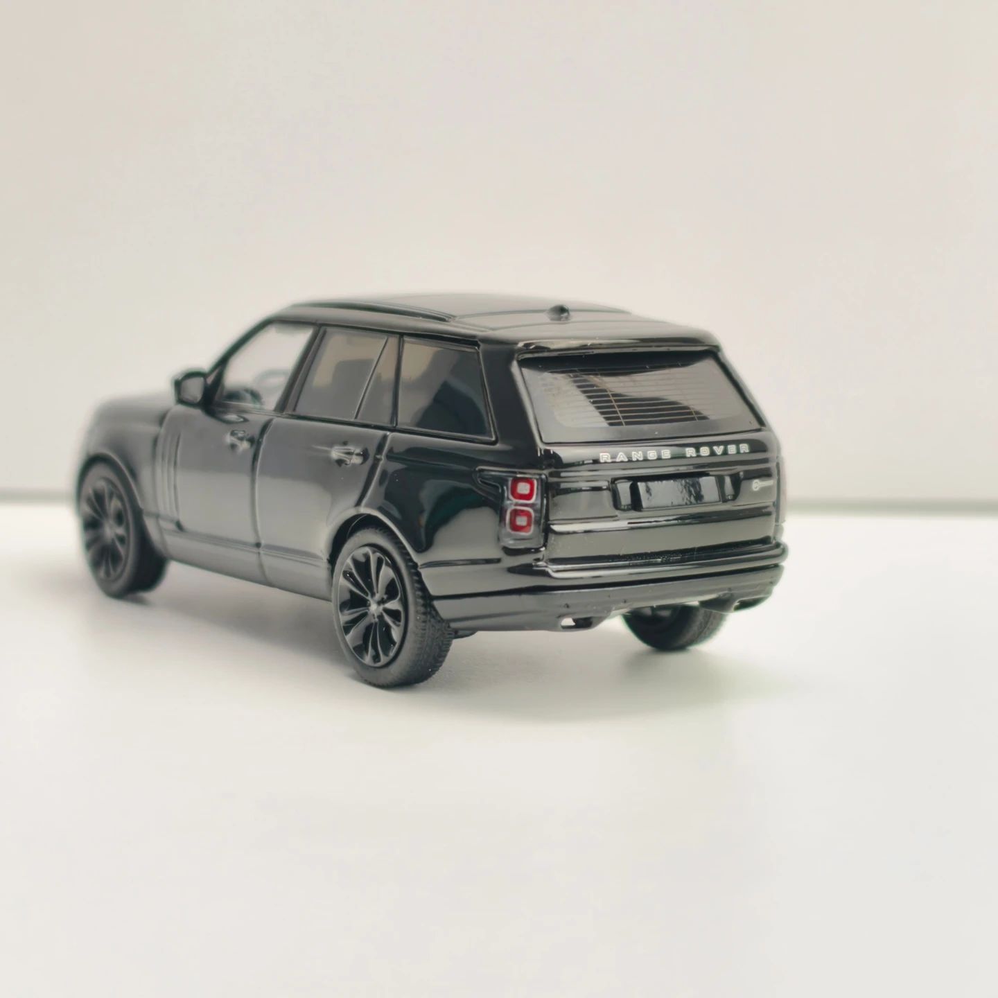 1: 64 Simulation Land Rover Range Rover Black Knight Alloy Off road Vehicle Model Car Decoration Collection Desktop Decoration