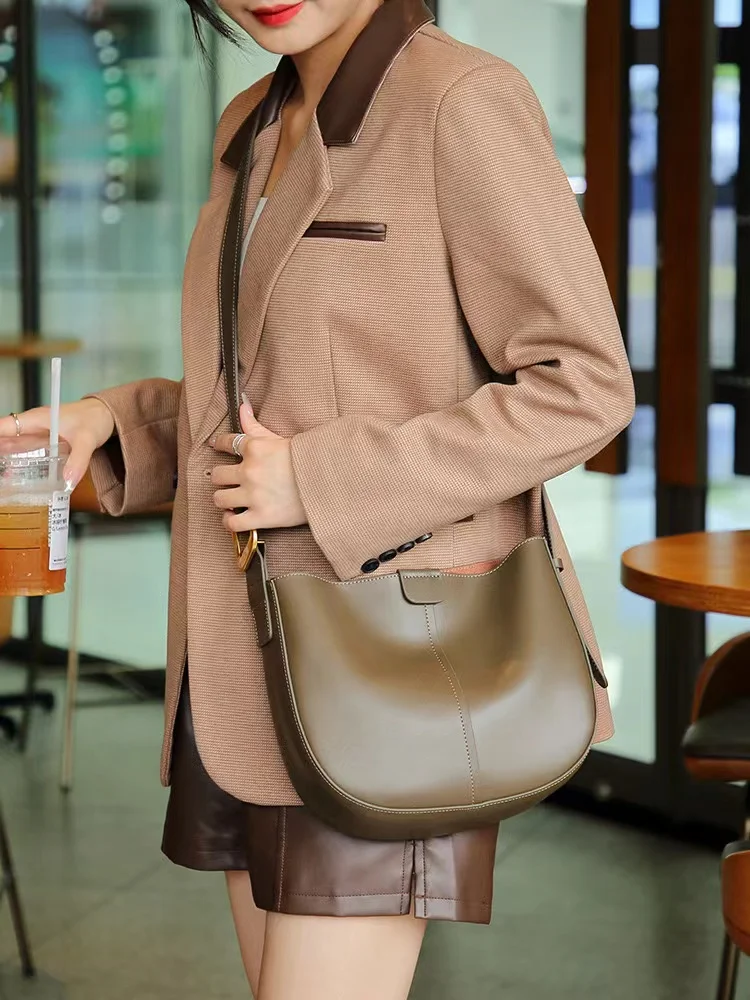 2024 New Spring And Summer Female Bucket Bag Light Luxury Cowhide Crossbody Handbag Versatile Leisure Broadband Shoulder Pack