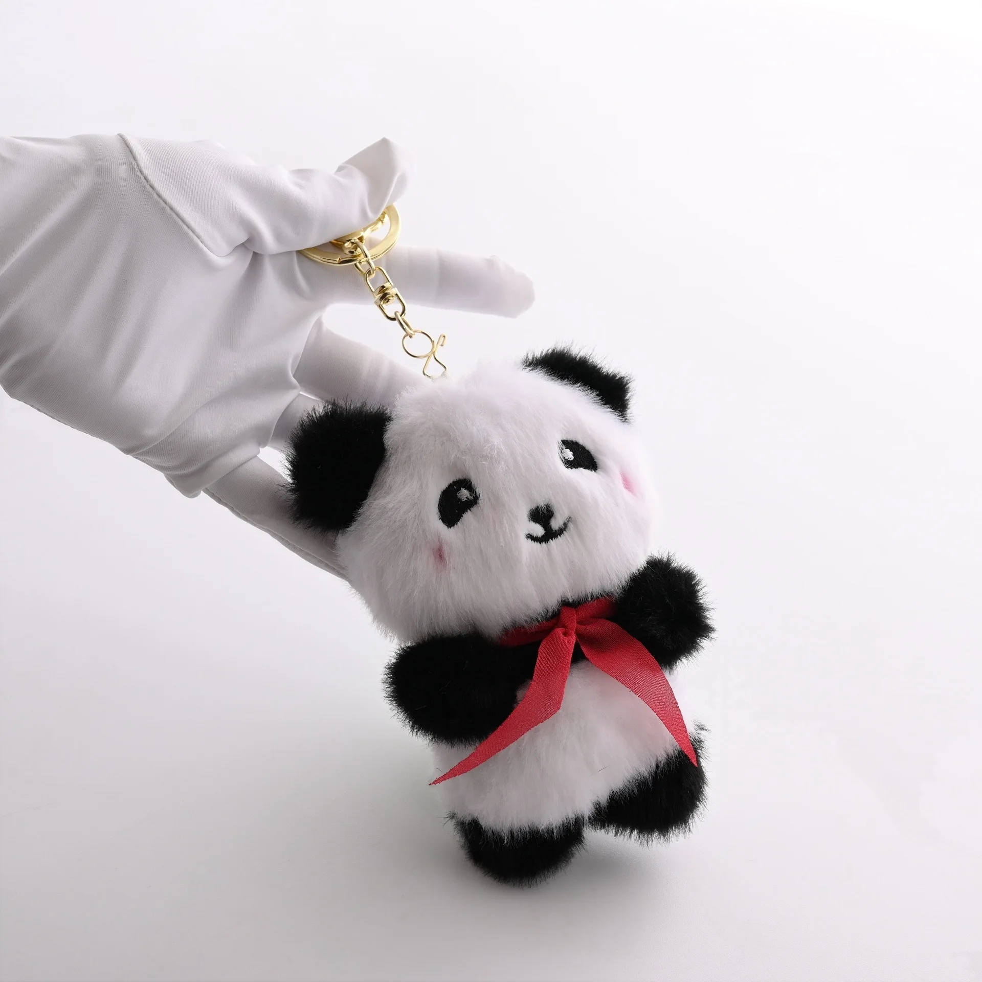 【 น่ารัก 】 Spring Outing จี้แพนด้ายักษ์ของเล่นตุ๊กตาผ้าพันคอสีแดงกระเป๋าตุ๊กตาจี้พวงกุญแจตุ๊กตา