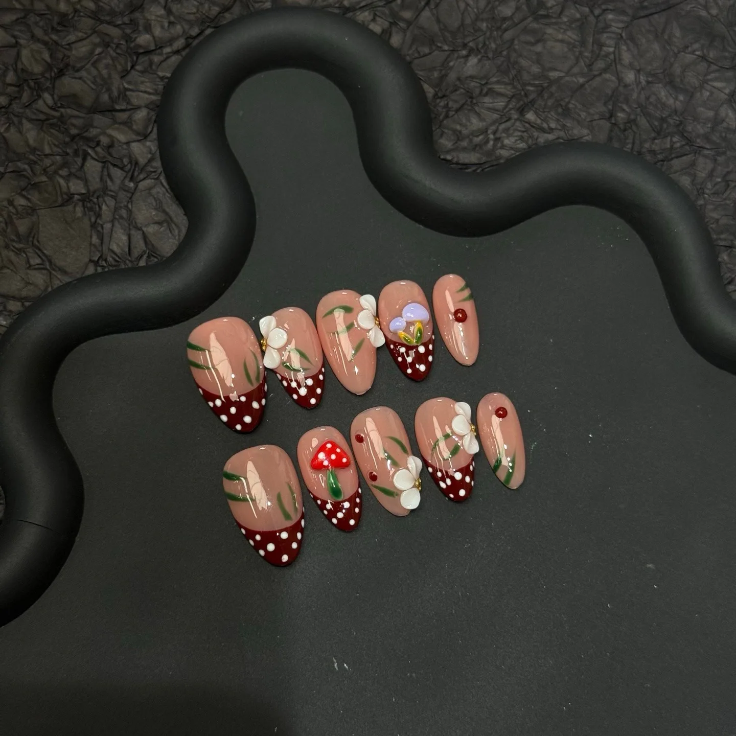 

10Pcs Purely Hand-worn Cute Three-dimensional Mushroom White Flower Polka Dots Wearable Detachable Fake Nail Y2k Manicure