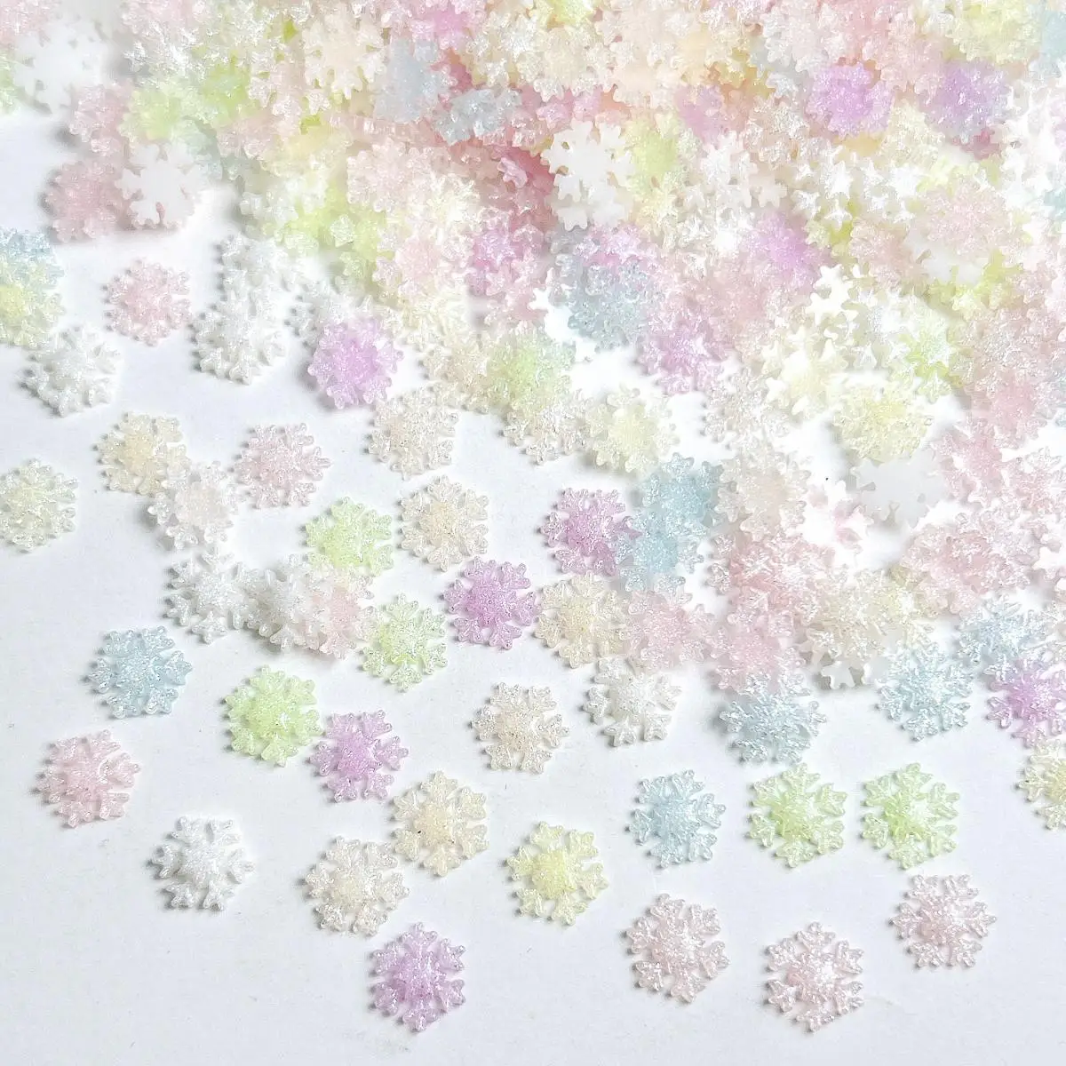 

Multi-colored Luminous Dreamy Snowflake Resin Nail Charms 3D Creative Fine Shiny Hexagonal Snowflake Nail Art Decorations DIY