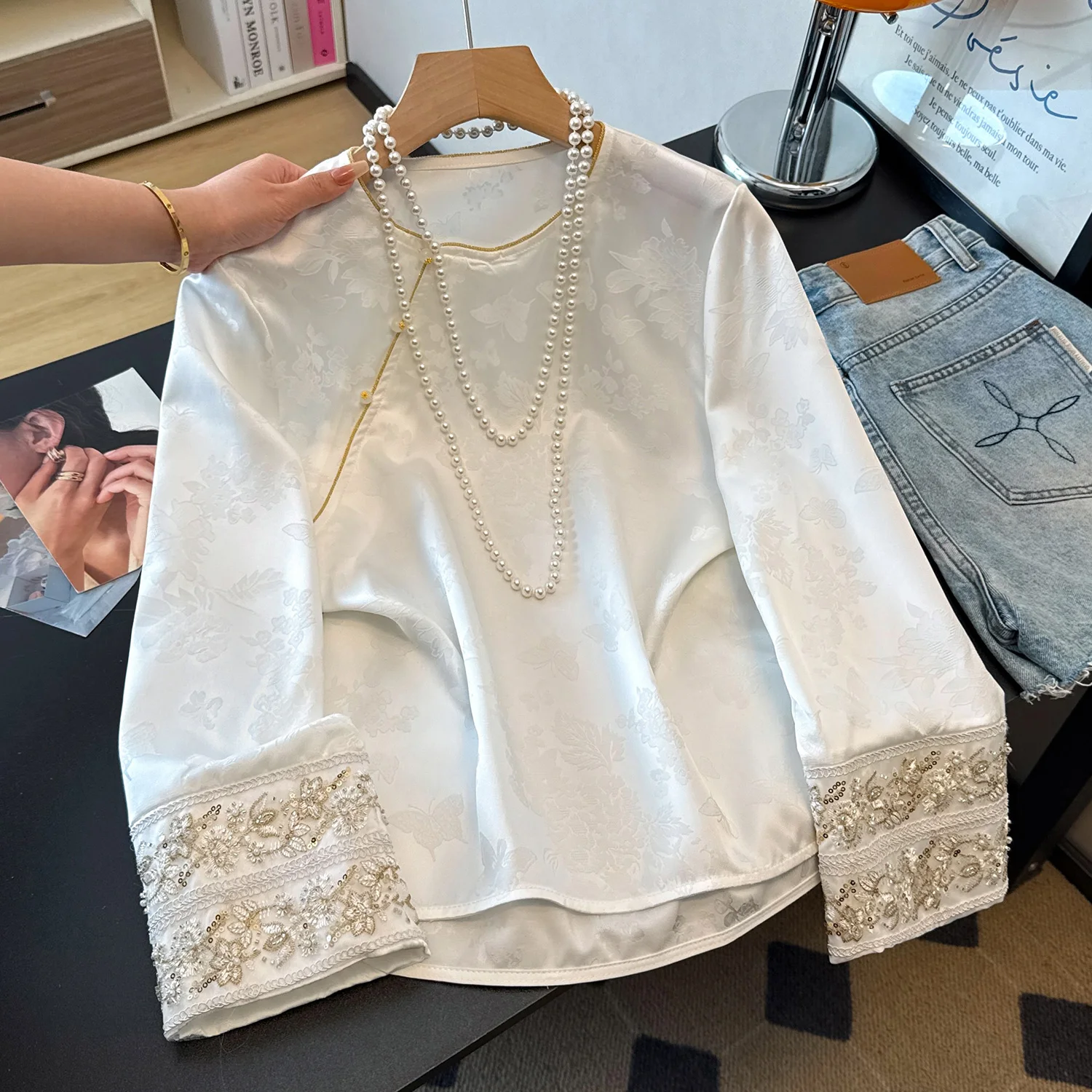 New Chinese Style Retro Heavy Embroidery round Neck Shirt Women's Top with Button Slanting Sleeve Traditional National Fashion