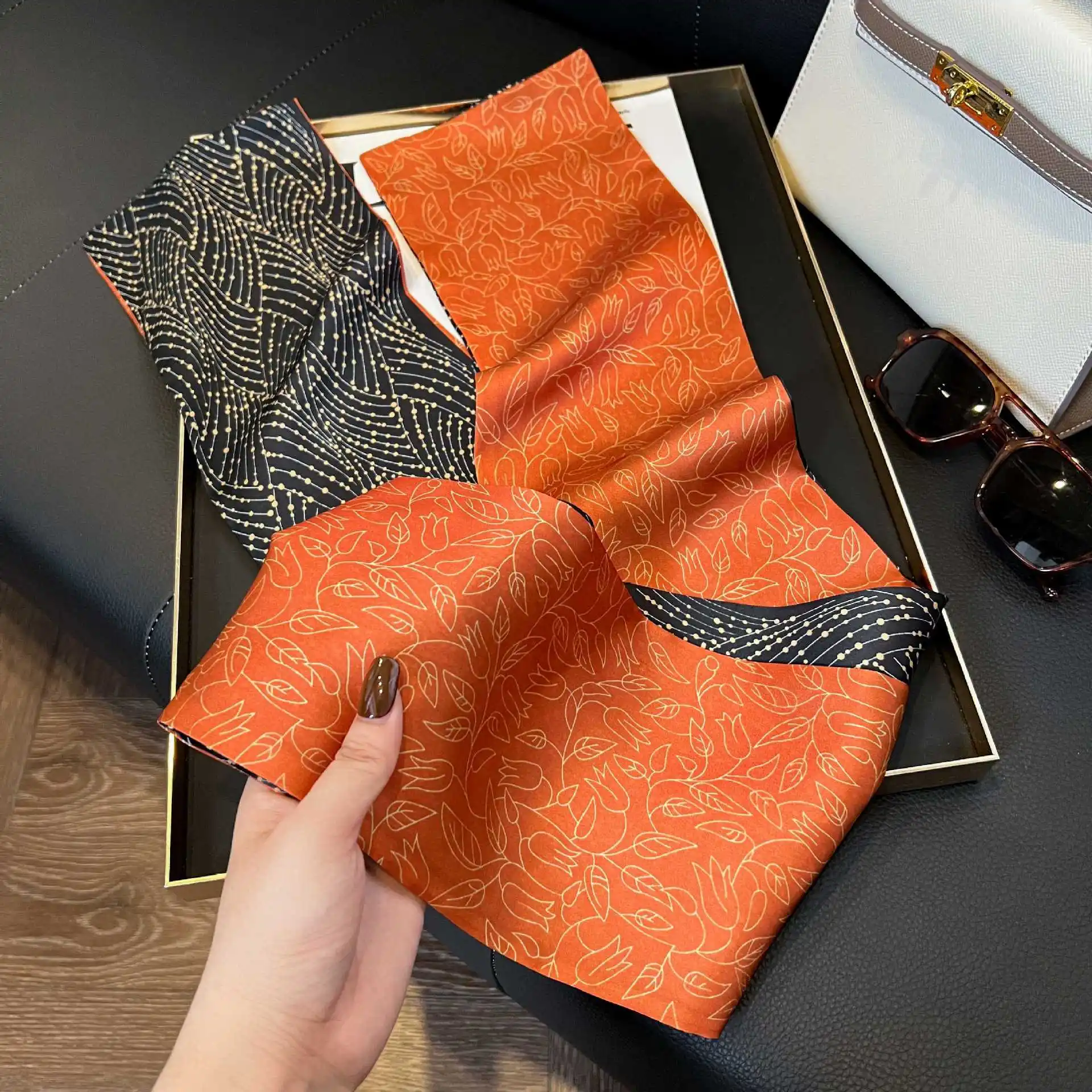 Luxuriöser Seidenschal mit Blumenmuster für Damen – Modischer schmaler Seidenschal, Taschenband, Damen-Stirnband, Kopftuch – Detail 5