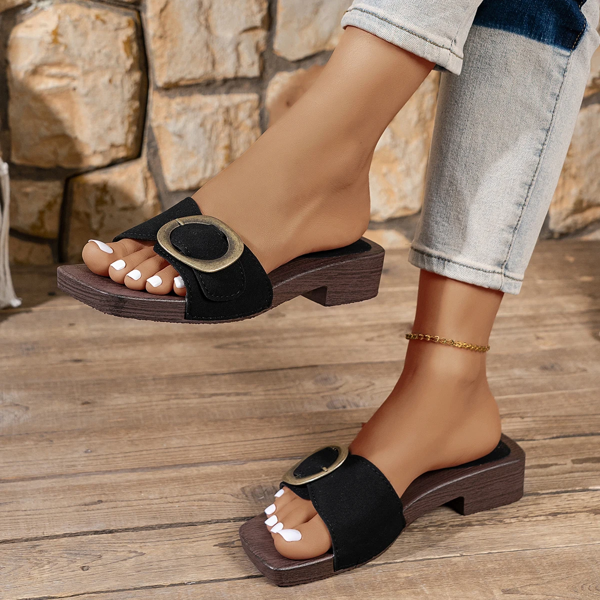 Summer Sexy and Elegant Low Heeled Casual Shoes Fashionable Hot Selling New Comfortable Plus Size Outdoor Beach Women's Slippers