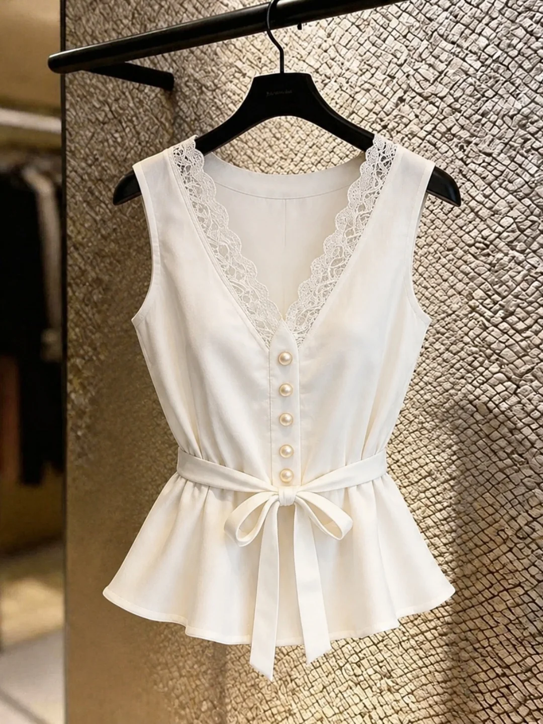

Stunning V-Neck Lace Trim Belted Sleeveless Vest Summer Slimming Top Korean Style Commute Fashion plus Size Women's Clothing
