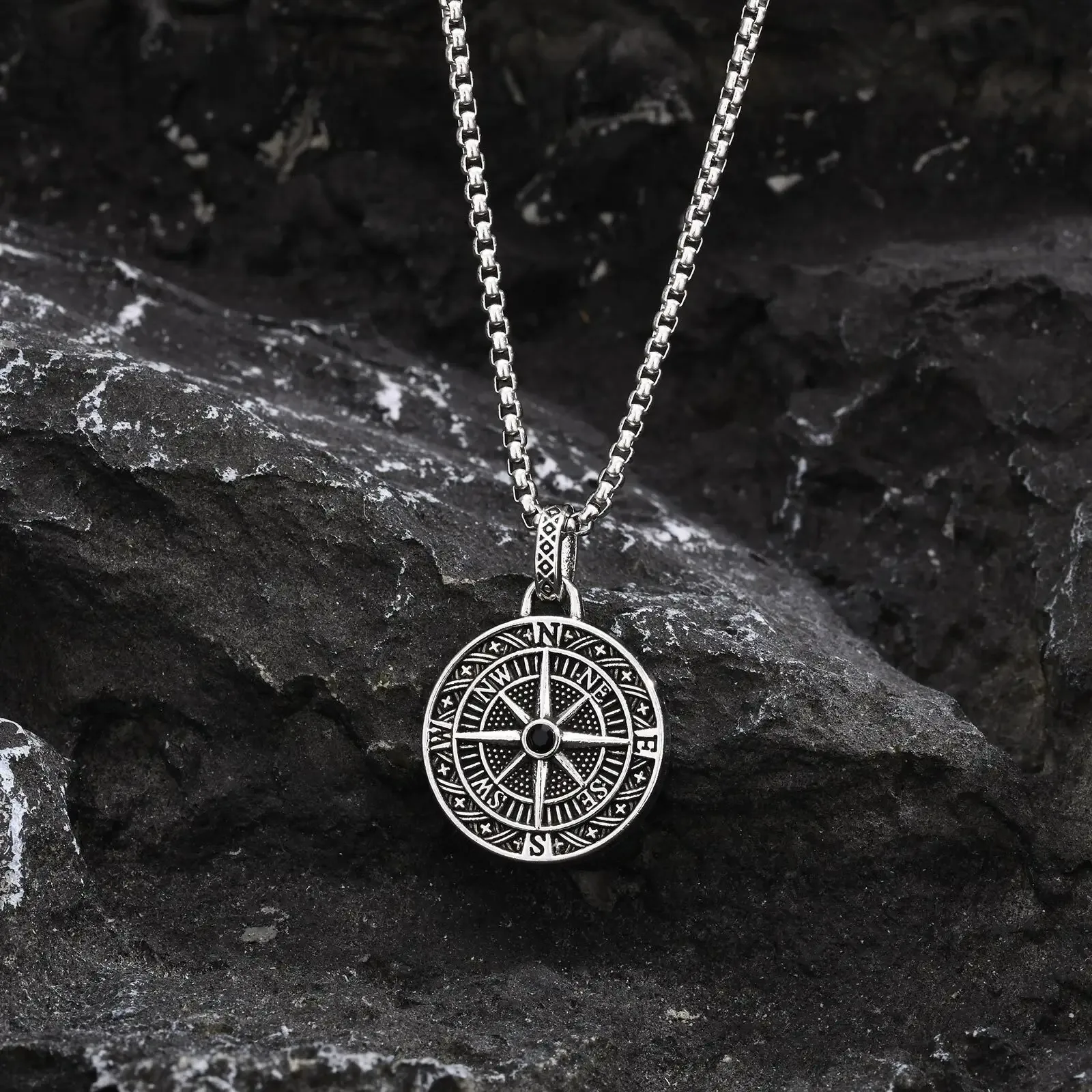 

Stainless Steel Vintage Compass Pendant Necklaces for Men Boys, Retro Coin Necklace, Rock Hiphop Collar Graduation Guide Gift