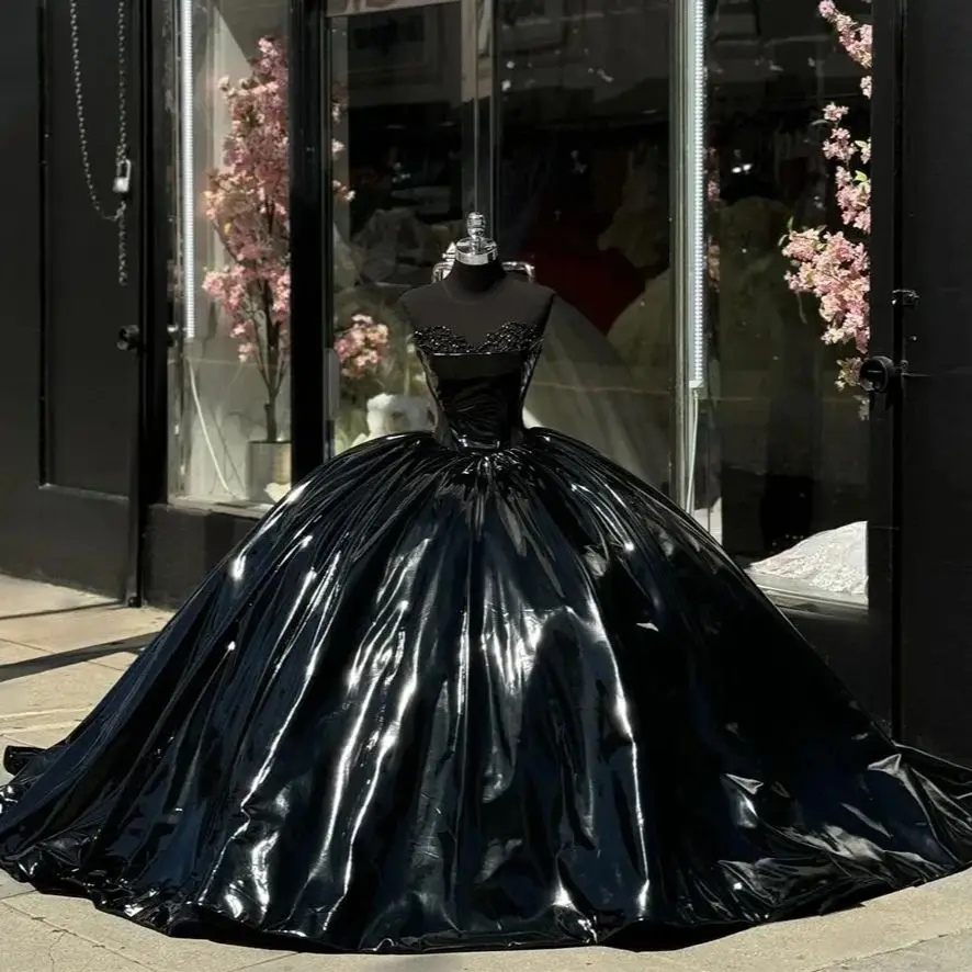 Gothic Schwarzes Abendkleid Glänzendes PVC-Ballkleid Festliches Ballkleid mit Perlenbesatz und Herzausschnitt Maßgeschneiderte Damen-Abendkleider