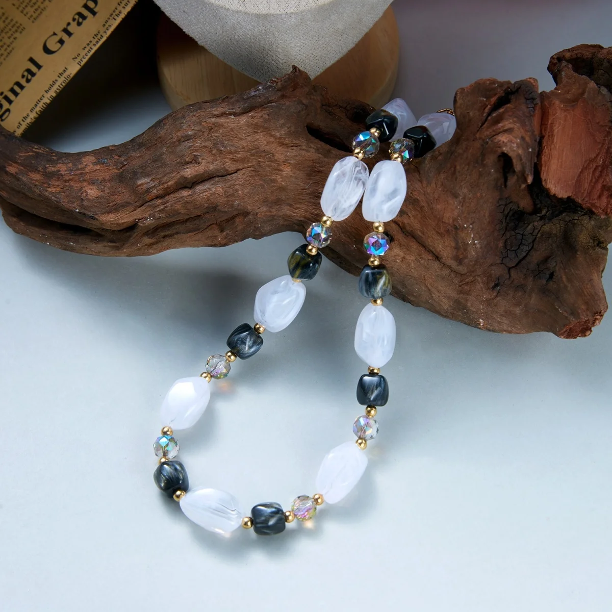 Französische Retro-Halskette mit sanften, farbenfrohen Kristallharzperlen für Damen und Herren, Hippie-Stil, unregelmäßige Perlen, Choker, Reiseschmuck – Detail 34