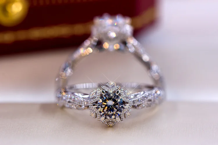 S925 Sterling Silber Ring Hohle Blume Stern 1 Karat Zirkon Ring mit Mosambik-Diamanten Besetzt Eleganter Verlobungsring für Frauen