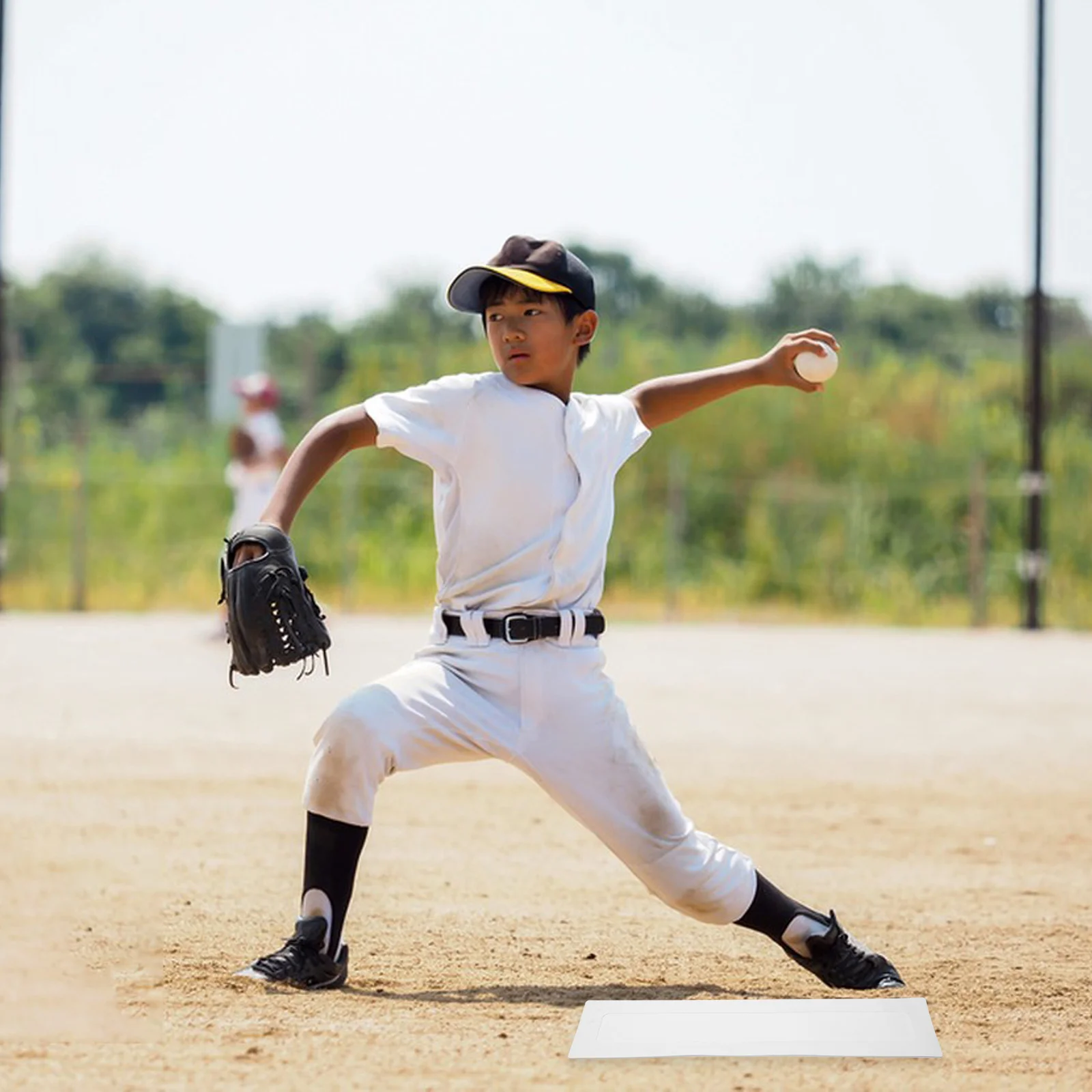 1 buah pitcher bisbol, tikar latihan bisbol, alas datar untuk latihan olahraga spidol