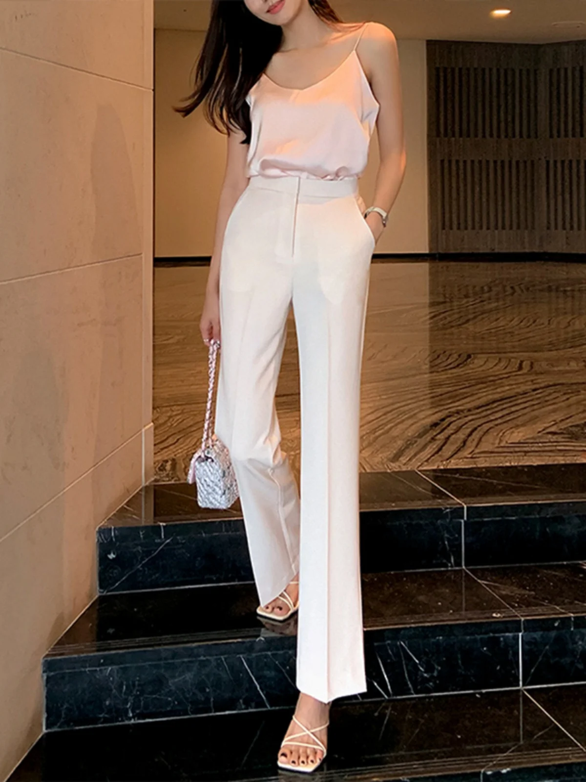 

Брюки-клеш с высокой талией, драпированные, белые, в корейском стиле, для офиса, однотонные, женские, скрывающие недостатки фигуры