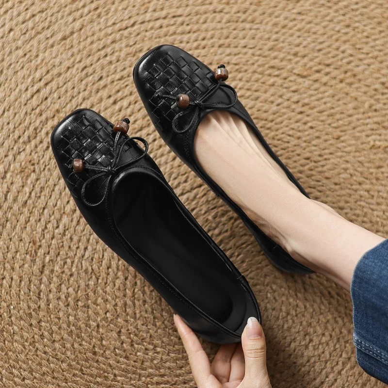 2025new quatro estações sapatos femininos pele de carneiro tecelagem arco quadrado leve e confortável fundo plano boca rasa único sapato