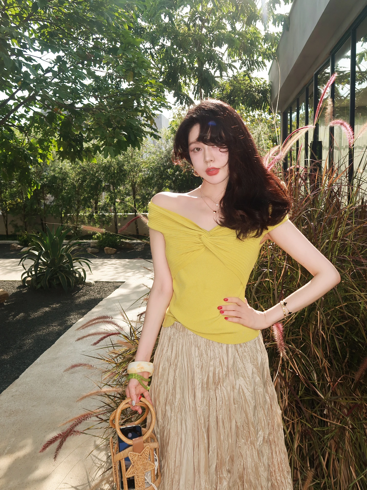 

Однотонный вязаный топ с одним открытым плечом и плетеным узором для молодых женщин, летняя повседневная свободная базовая футболка