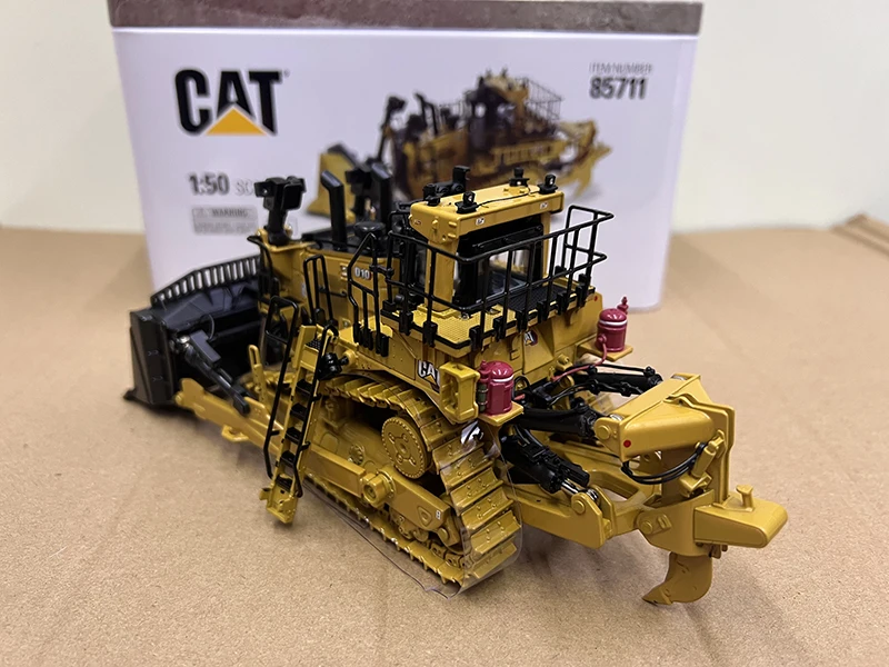 DM Diecast Alloy 1:50 Scale CAT D10 DOZER Crawler Bulldozer Cars Model Engineering Forklift Adult Toys Classics Souvenir Gifts