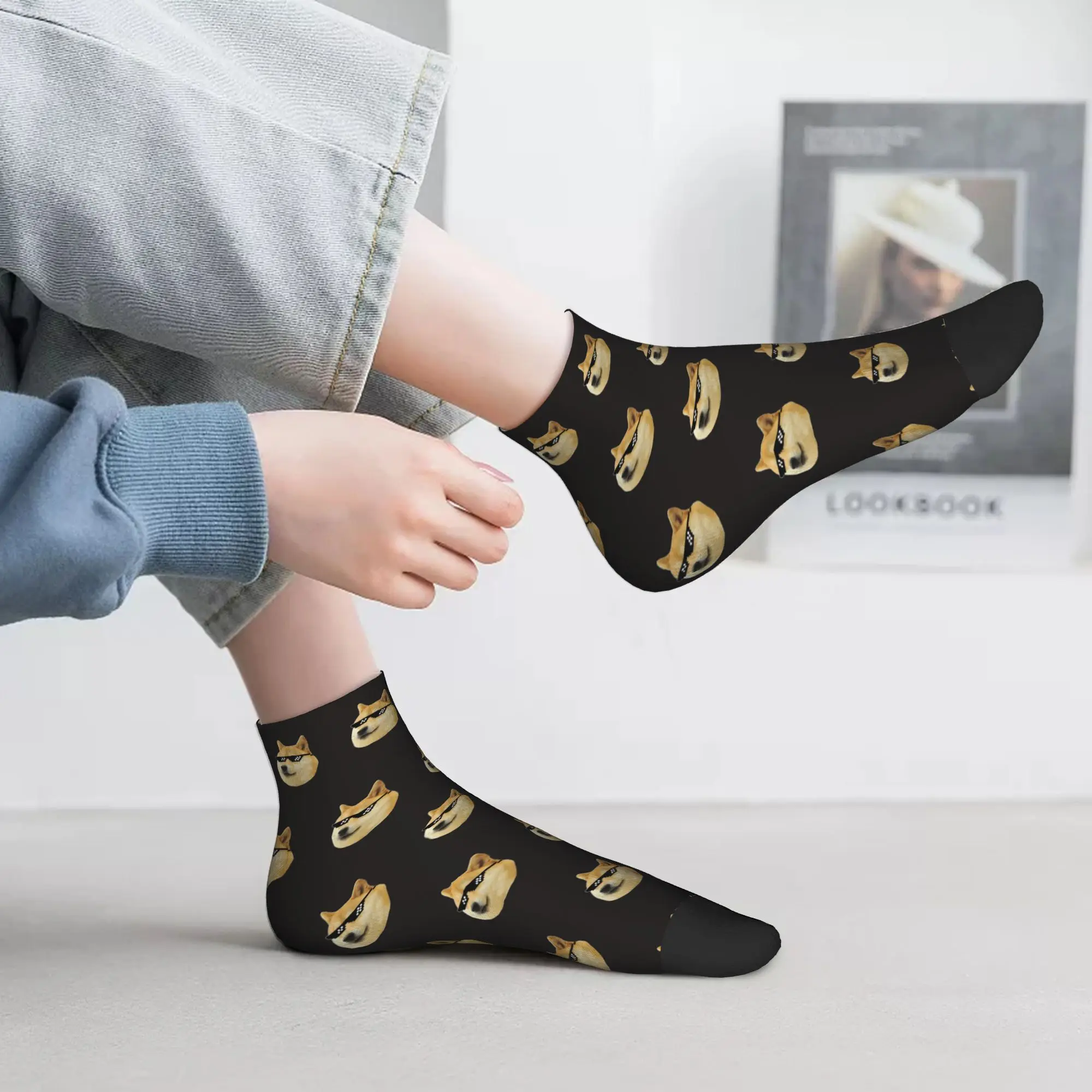 

Всесезонные носки Doge Shiba Inu Memes Harajuku, супер мягкие спортивные носки средней длины, мягкие модные чулки для мужчин и женщин, подарки