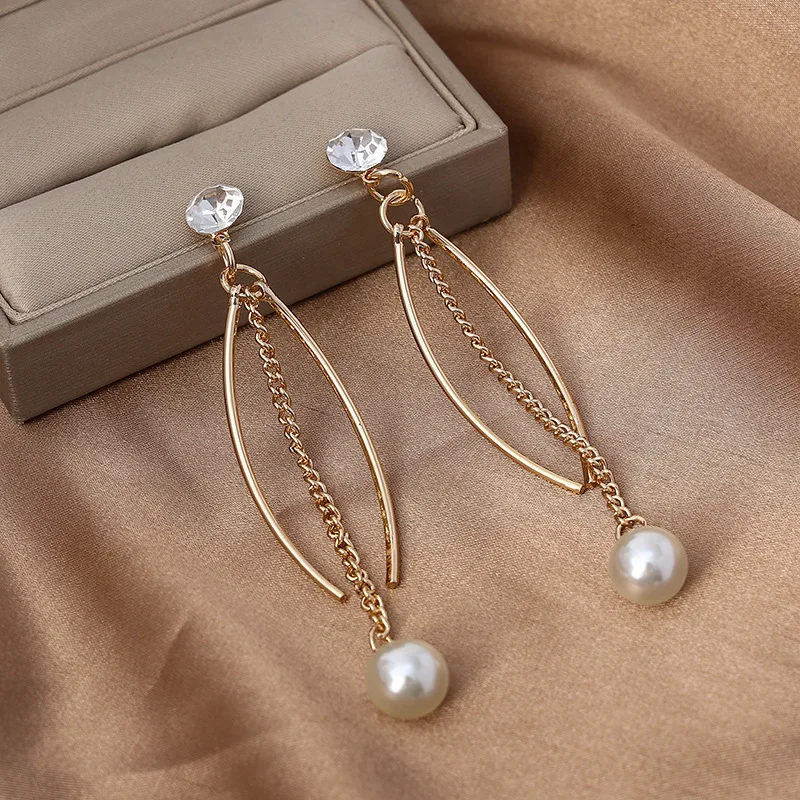 Retro high-end light luxury earrings fringed Dongdaemun pearl earrings high-quality temperament jewelry stall supply