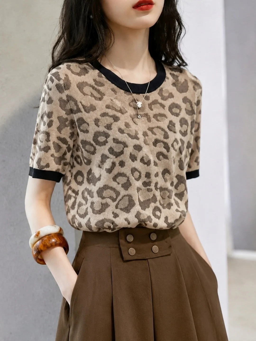 Retro Leopard Print Color Block Ice Silk Knitted Short Sleeve round Neck Top Design Sensation Korean Style Summer Fashion Wom...
