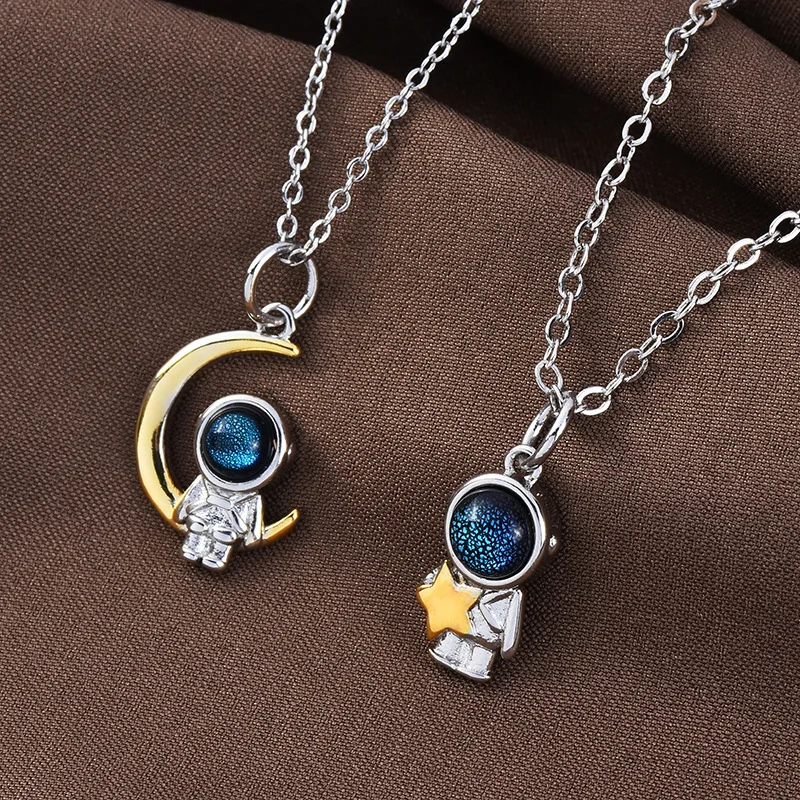 

2025 New Star Moon Astronaut couple necklace, a trend of niche design and light luxury collarbone chains for men and women